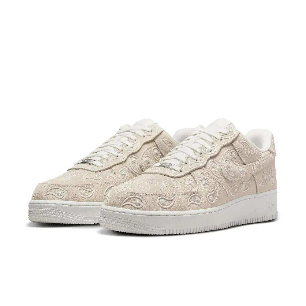 Air Force 1 '07 LV8 Sneakers White - Image 2